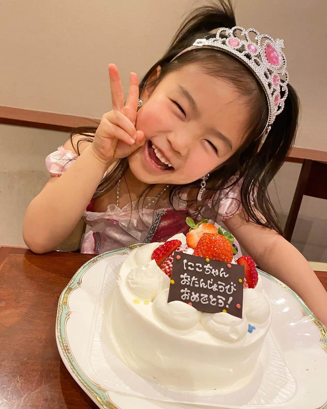 椎名伸志さんのインスタグラム写真 - (椎名伸志Instagram)「2023.01.22 Happy Birthday 大好きな温泉で5歳の誕生日を迎えました♨️❤️ #princess」1月22日 21時33分 - shiina.nobuyuki_official