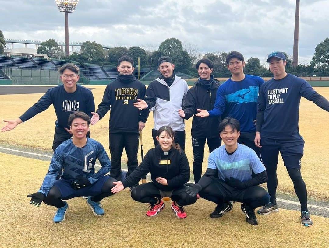 諸國沙代子のインスタグラム：「. 愛鷹球場自主トレを 取材させて頂きました⚾️ . #青柳晃洋 投手 @aoyagi.koyo  #村上頌樹 投手 @shoki_hanshin41  #岡留英貴 投手 @okadome_64  日ハム #西村天裕 投手 @takagra35  ロッテ #廣畑敦也 投手 @atsmyon30  内田幸一先生 @ko1uchida  そして関係者の皆様、 温かく迎えてくださって 本当にありがとうございました！ . YouTubeチャンネルトラトラタイガースで 本日から5連続で自主トレ動画公開です🐯 . 初回の動画は、 自主トレの雰囲気の良さが 伝わるかと思います！ . 次回以降は、貴重なブルペン動画や 超濃厚インタビューも！ ストーリーズにその都度リンク貼ります。 . 今シーズンの活躍も楽しみにしております！ #ごっつぁんです心ポーズ #ギャルポーズ #岡山県民じゃけぇ桃太郎ポーズ #背番号35ポーズ #あれ？！ #aポーズしとらんが」