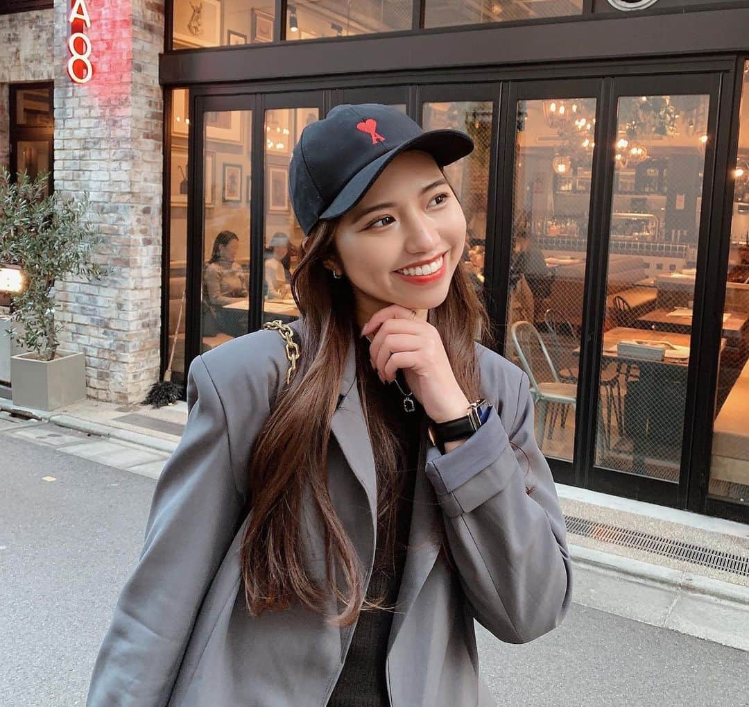 のインスタグラム：「いちご狩り行きたすぎて 帽子のロゴがいちごに見えてきた😵‍💫🍓」