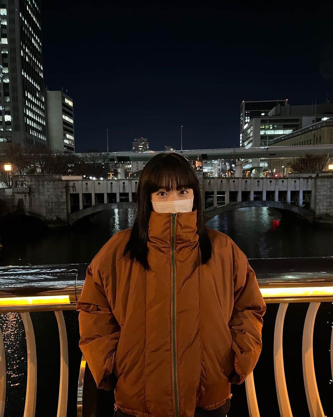 のインスタグラム：「景色綺麗だったけど写真ではあまりわからないね〜、、😿💦  #05 #ootd #アウター #夜景撮影 #sjk」