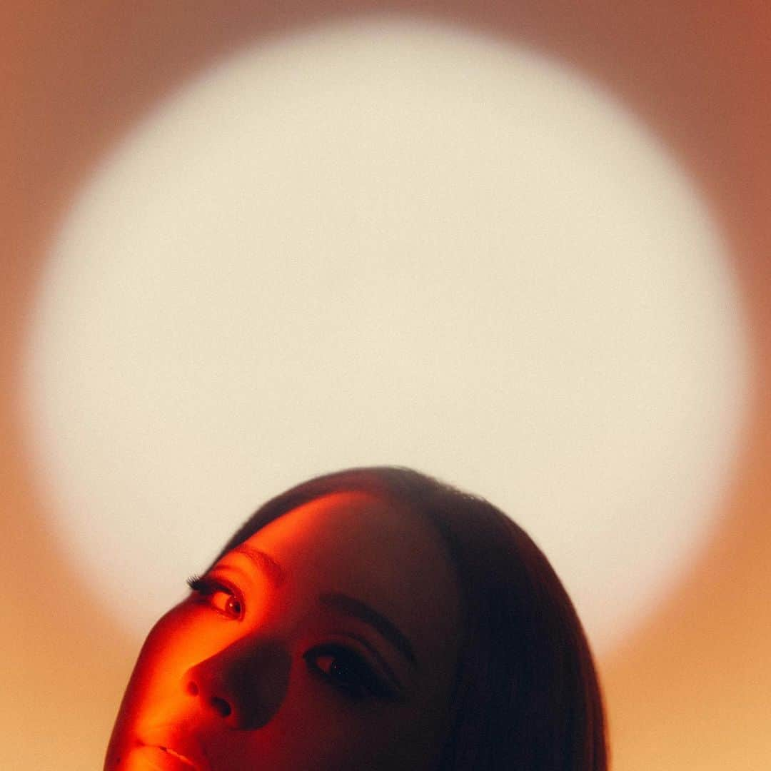 CL のインスタグラム：「새해 복 많이 받으세요🐇 🖤」