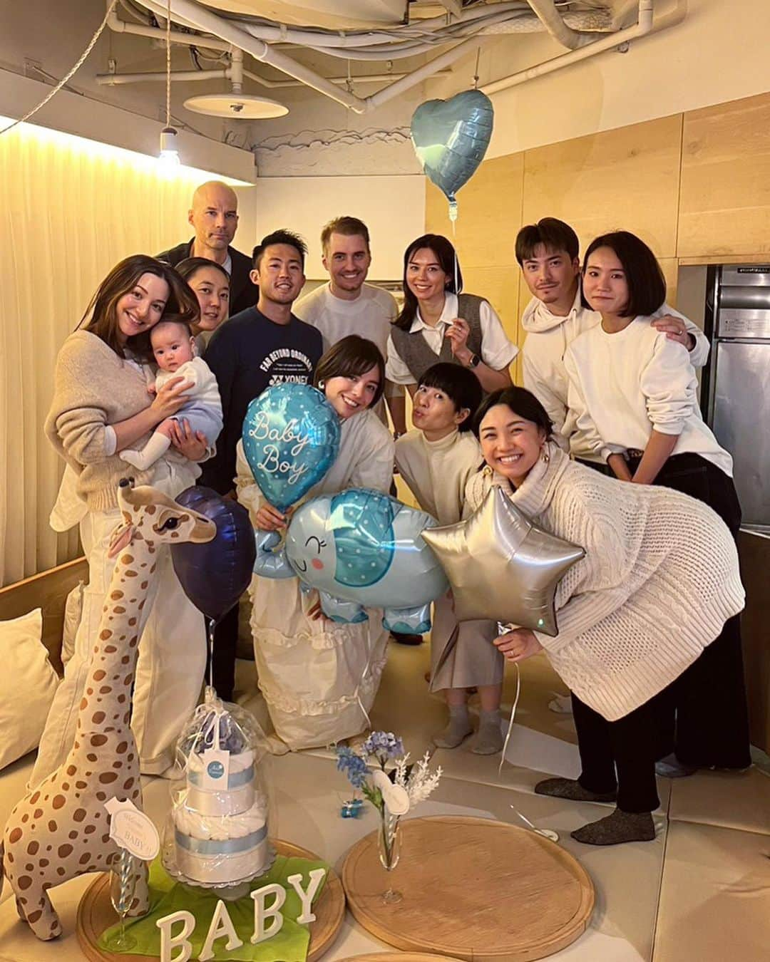 サンドバーグ直美さんのインスタグラム写真 - (サンドバーグ直美Instagram)「Big thank you to Eri for organizing and everyone who came to baby shower yesterday🥹💙💙💙 One month until we meet baby baby❣️👼  #ゼクシィbaby #ベビーシャワー #babyshower #blessed🙌」1月22日 13時15分 - naomisundberg