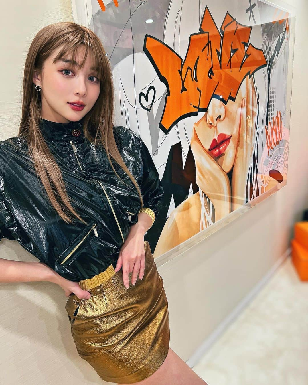 濱野りれさんのインスタグラム写真 - (濱野りれInstagram)「New art for my house🧡 @yoichiro_art  A pop style and orange color is kawaii, isn't it?  新しい絵が我が家にきました🎪 ポップでかわいい！ 小さいのももう一つ買ったからまた届いたら載せまーす✨  #yoichiroando #tokyoart #art #artwork #tokyostyle #contemporaryart #contemporarysculpture #painting #paintingart #chanel #ysl #絵 #絵画」1月22日 14時01分 - riregram