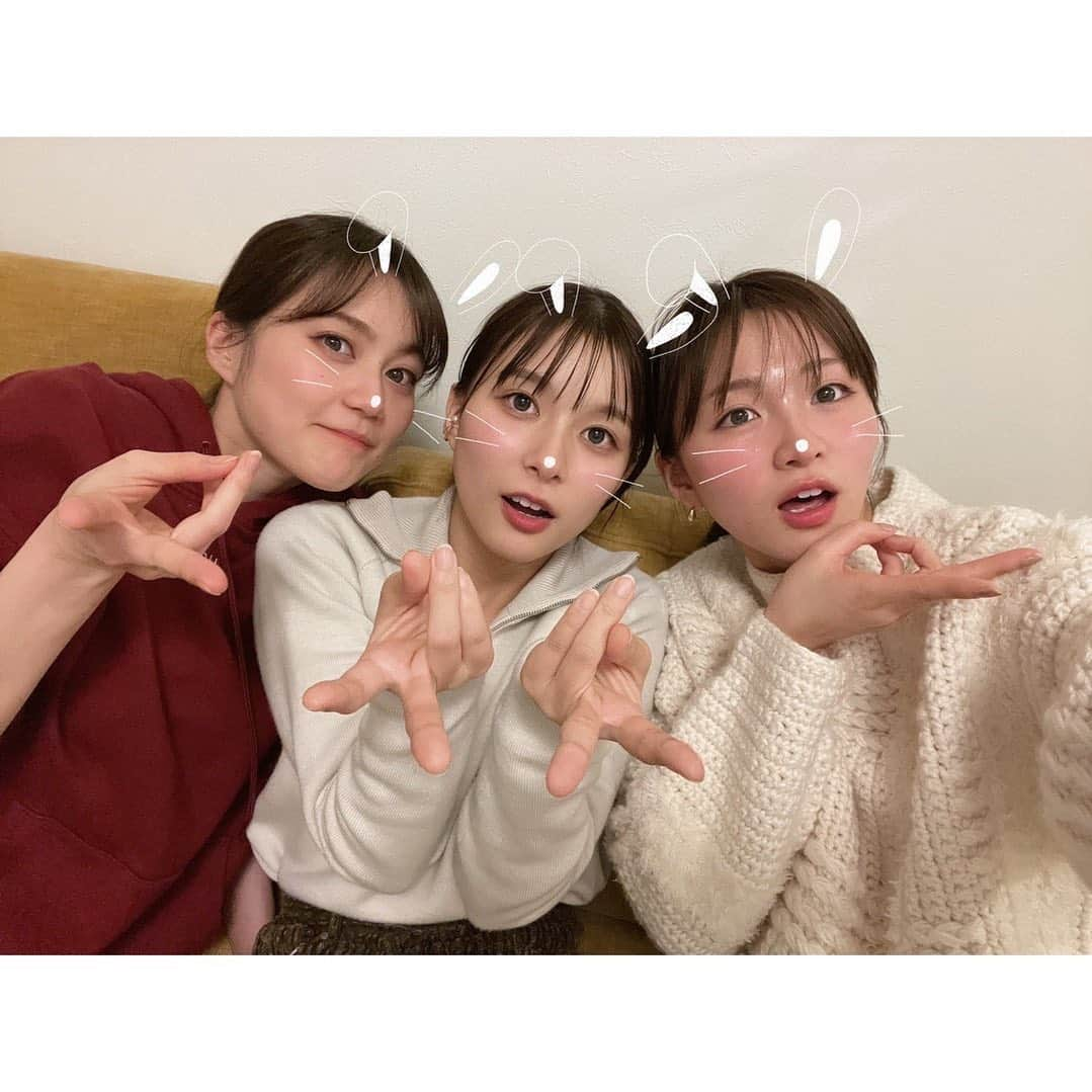 芳根京子さんのインスタグラム写真 - (芳根京子Instagram)「今日お誕生日の方と 11月お誕生日だった方と 合わせてお祝いできた日。 おめでとう♡ 何時間喋った事でしょうか。 何度お腹抱えて笑った事でしょうか。 なんかぎゃるい写真だけど とってもらぶだよ。 これからもよろしくね🕊」1月22日 15時39分 - yoshinekyoko