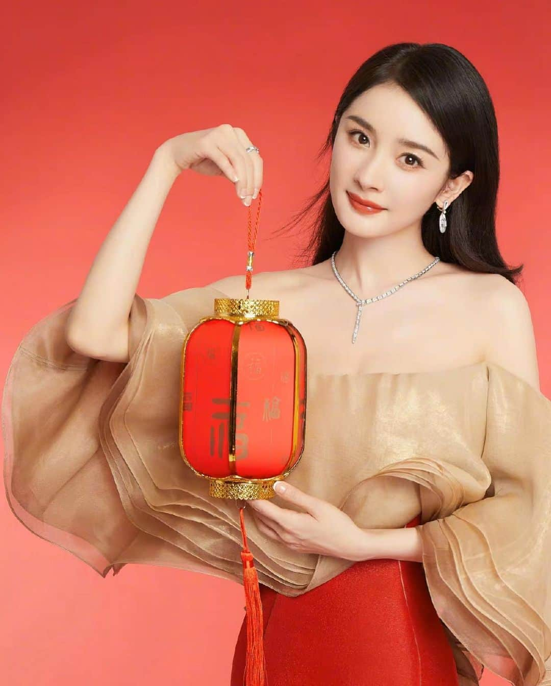 ヤン・ミー（Yang Mi）さんのインスタグラム写真 - (ヤン・ミー（Yang Mi）Instagram)「新年快乐 🐰年大吉🧨  Happy Chinese New Year🧧#yangmi #mimi #大幂幂 #杨幂yangmi #杨幂 #happylunarnewyear #happychinesenewyear」1月22日 15時51分 - yangmi_