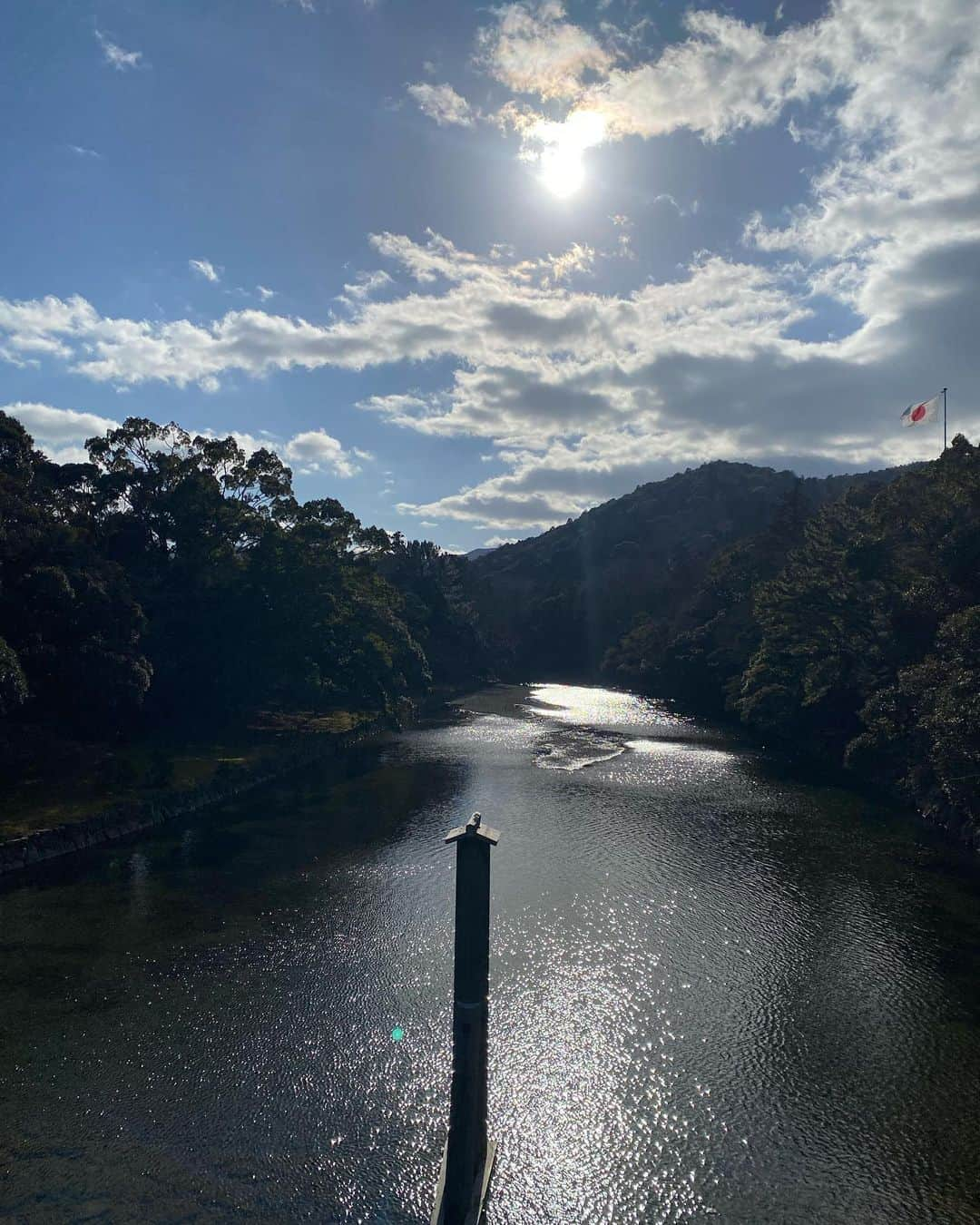 宮下舞花さんのインスタグラム写真 - (宮下舞花Instagram)「三重県の想い出🫶 . . 念願の　#伊勢神宮　#お伊勢さん　♡ . 稽古オフ日に、無事　#しんみゅ　幕が上がりますようにと。ずっとお伺いしたい場所だったけど、手がビリビリ痺れるくらいパワーをもらいました。またゆっくり伺いたい場所です。 . . 5枚目の写真、パワーすごい♡」1月22日 16時37分 - maikamaimaika