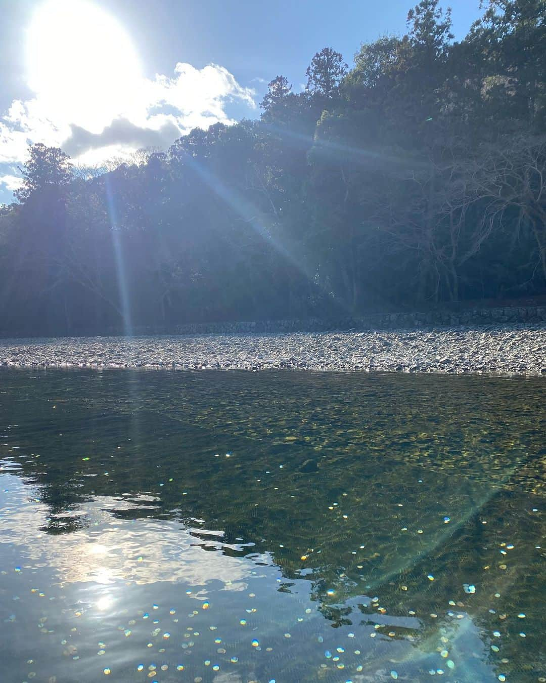 宮下舞花さんのインスタグラム写真 - (宮下舞花Instagram)「三重県の想い出🫶 . . 念願の　#伊勢神宮　#お伊勢さん　♡ . 稽古オフ日に、無事　#しんみゅ　幕が上がりますようにと。ずっとお伺いしたい場所だったけど、手がビリビリ痺れるくらいパワーをもらいました。またゆっくり伺いたい場所です。 . . 5枚目の写真、パワーすごい♡」1月22日 16時37分 - maikamaimaika