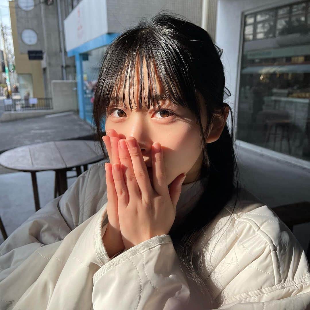 のインスタグラム：「いつも家を出てからホッカイロの事思い出してしまう、、 これからもっと寒くなるらしいから風邪とか気をつけてね🍵」