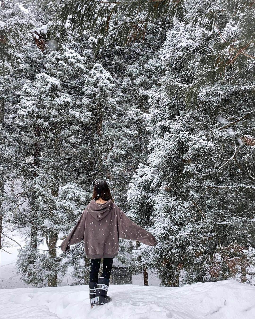 RIONのインスタグラム：「ジムにダウン忘れてきた。−2℃」