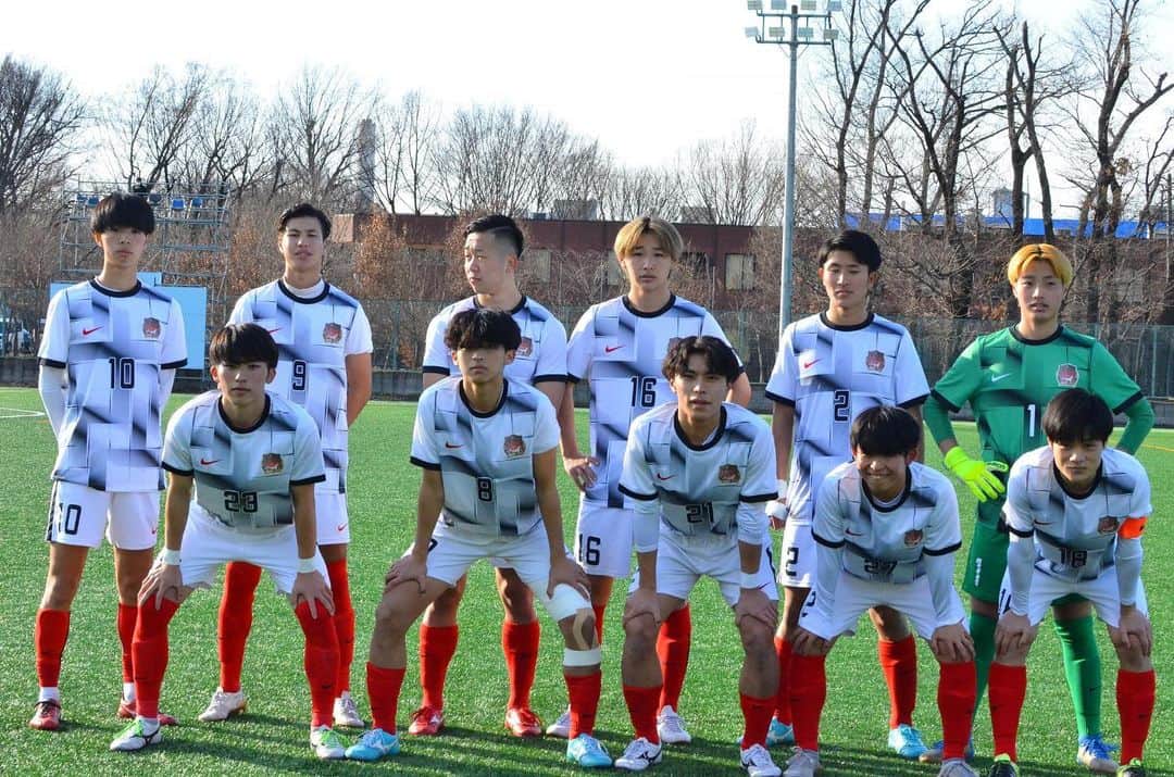 東京スポーツ・レクリエーション専門学校のインスタグラム：「【男子サッカー部⚽️】  #東京23TSRFC #試合結果  🏆東京都社会人サッカーチャンピオンシップ一次戦・1回戦 🗓1月22日(日) 14:45kickoff 🆚SUGINAMI Selection club(3部優勝) 🏟朝鮮大学小平キャンパス 1-0 WIN!  ——————————————— 《NEXT》🔜 🏆東京都社会人サッカーチャンピオンシップ一次戦・2回戦 🗓1/29(日) 11:15kickoff 🆚FLUTTO-FLUTTO(2部優勝) 🏟清瀬内山運動公園サッカー場 ———————————————  2023シーズン初戦は天皇杯に繋がる大会で格上相手に勝利❗️ 良いスタートを切ることができました。 次戦は更に格上との対戦です。 しっかり準備して良い試合したいと思います。 応援よろしくお願いいたします🤲  入学・入部を検討している方の練習参加・見学も随時受け付けてます😊  #サッカーといえばTSR #サッカーを続けるならTSR #サッカーを仕事にするならTSR #観る者の心を打つフットボール #東京都社会人サッカーリーグ4部  #東京都専門学校サッカー連盟 #目指せ日本一」