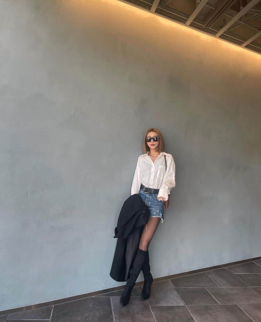 MIWAのインスタグラム：「全身ver..👓🖤 ㅤㅤㅤㅤㅤㅤㅤㅤㅤㅤㅤㅤㅤ ㅤㅤㅤㅤㅤㅤㅤㅤㅤㅤㅤㅤㅤ 夜寒すぎᯅ̈💭 たくさん歩いた日だから ゆっくり湯船に浸かろ🛀 ㅤㅤㅤㅤㅤㅤㅤㅤㅤㅤㅤㅤㅤ ㅤㅤㅤㅤㅤㅤㅤㅤㅤㅤㅤㅤㅤ #全身コーデ#大人コーデ #シャツコーデ#ブーツ #シンプルコーデ#zara #shein#shein購入品」