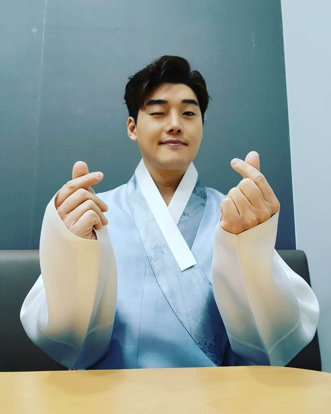 クォン・ヒョクスさんのインスタグラム写真 - (クォン・ヒョクスInstagram)「#2023 #계묘년 #새해복많이받으세요 #건강 #안녕 #부자」1月22日 18時31分 - kwunhyuksoo