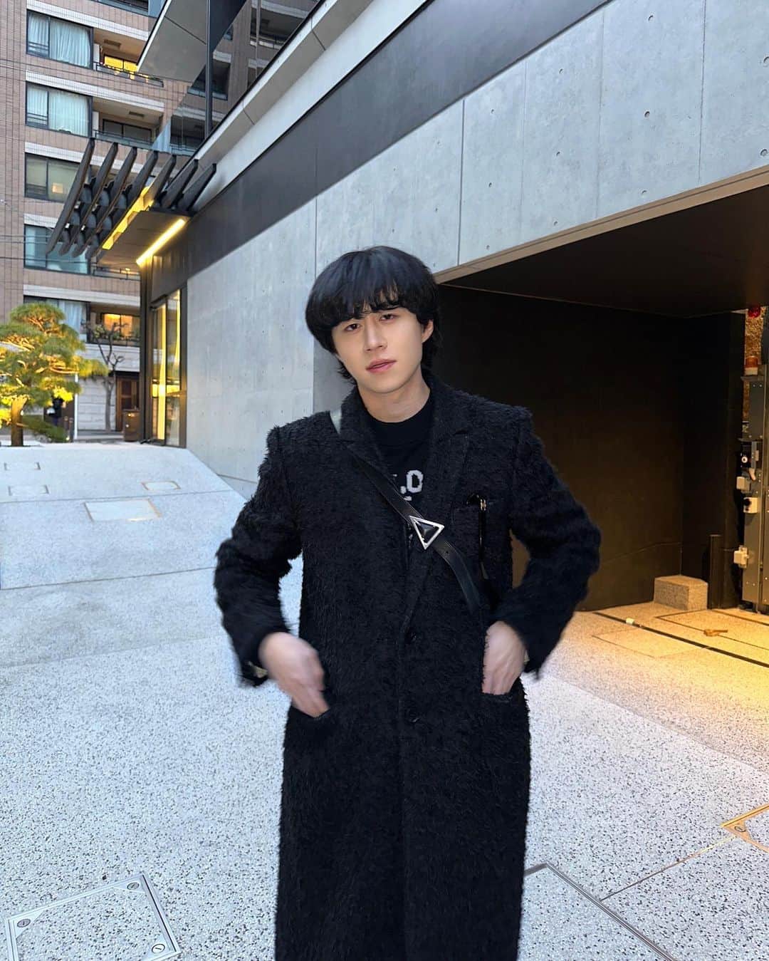 かの/カノックスターのインスタグラム：「黒」