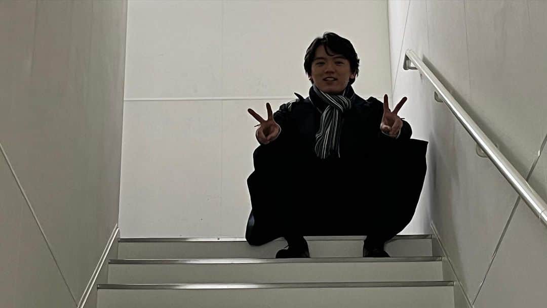 濱田龍臣さんのインスタグラム写真 - (濱田龍臣Instagram)「#ミュージカル東京ラブストーリー   海キャストは昨日で千秋楽を迎え、本日空キャストも千秋楽となり、全公演終了しました！  時には自信を無くす日もありましたが、素晴らしいキャストの皆さん、そして舞台を作ってくれたスタッフの皆さん、また劇場へ足を運んでくださる皆様のおかげで、無事やりきることが出来ました！  ミュージカルという、自分の経験が浅い場ではありましたが、たくさんの方からエネルギーを頂きながら自分の精一杯を出し切れた舞台でした！！  自分としても、役者として更なる一歩を踏み出せる舞台に出会えました。 今後もより成長出来るよう、努力を重ねます！  本当にありがとうございました！🙇‍♂️」1月22日 19時02分 - hamatatsu_0827_official