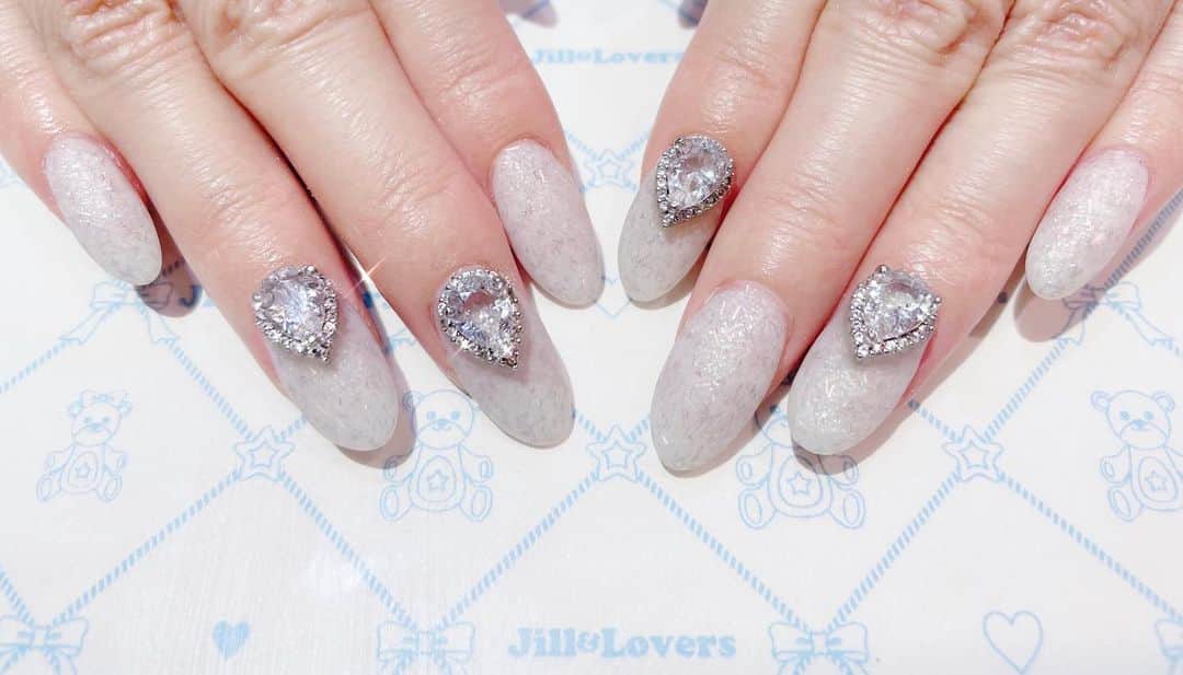 Jill&Loversのインスタグラム：「💎  #jillandlovers #nail #nailart #paragel #gelneil#gel #ネイル #ネイルアート #スカルプ」
