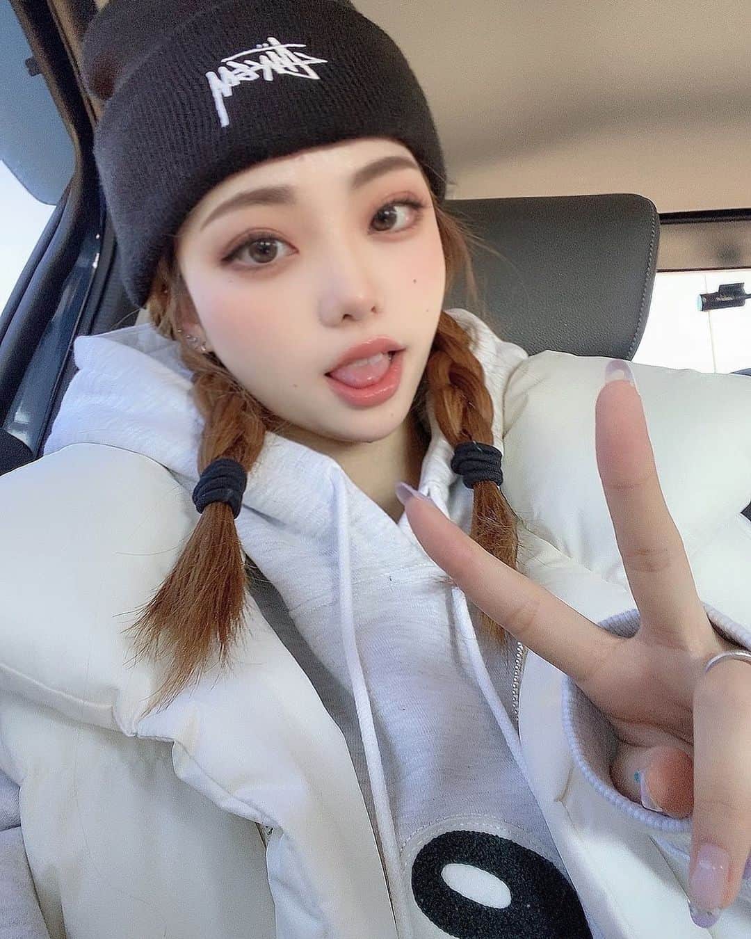 LILIKAのインスタグラム：「国試まで残り27日❤️‍🔥✏️ 辛いけど終わったら楽しみ沢山だから頑張ろう︎；；」