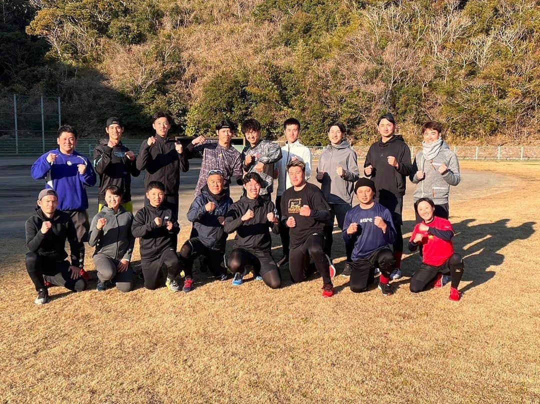 横川凱のインスタグラム：「館山自主トレ一足先に終了しました。 涌井さん、大迫さん、その他関係者さんのおかげでとてもとても充実した日々を送ることが出来ました！ 有難う御座いました🙇‍♂️ 2023年シーズン、必ず結果で恩返しします！」