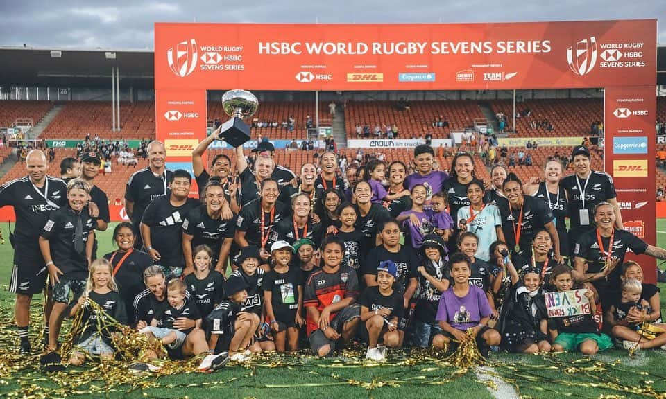 ポーシャ・ウッドマンのインスタグラム：「Hamilton Sevens 🥹  One I will never forget… this team, my whanau and Aotearoa ❣️」