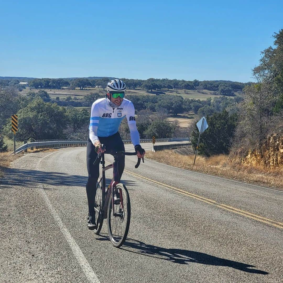 マヌ・ジノビリのインスタグラム：「🇦🇷 Intentando llegar a París 2024.  🇺🇲Trying to get to Paris 2024.」