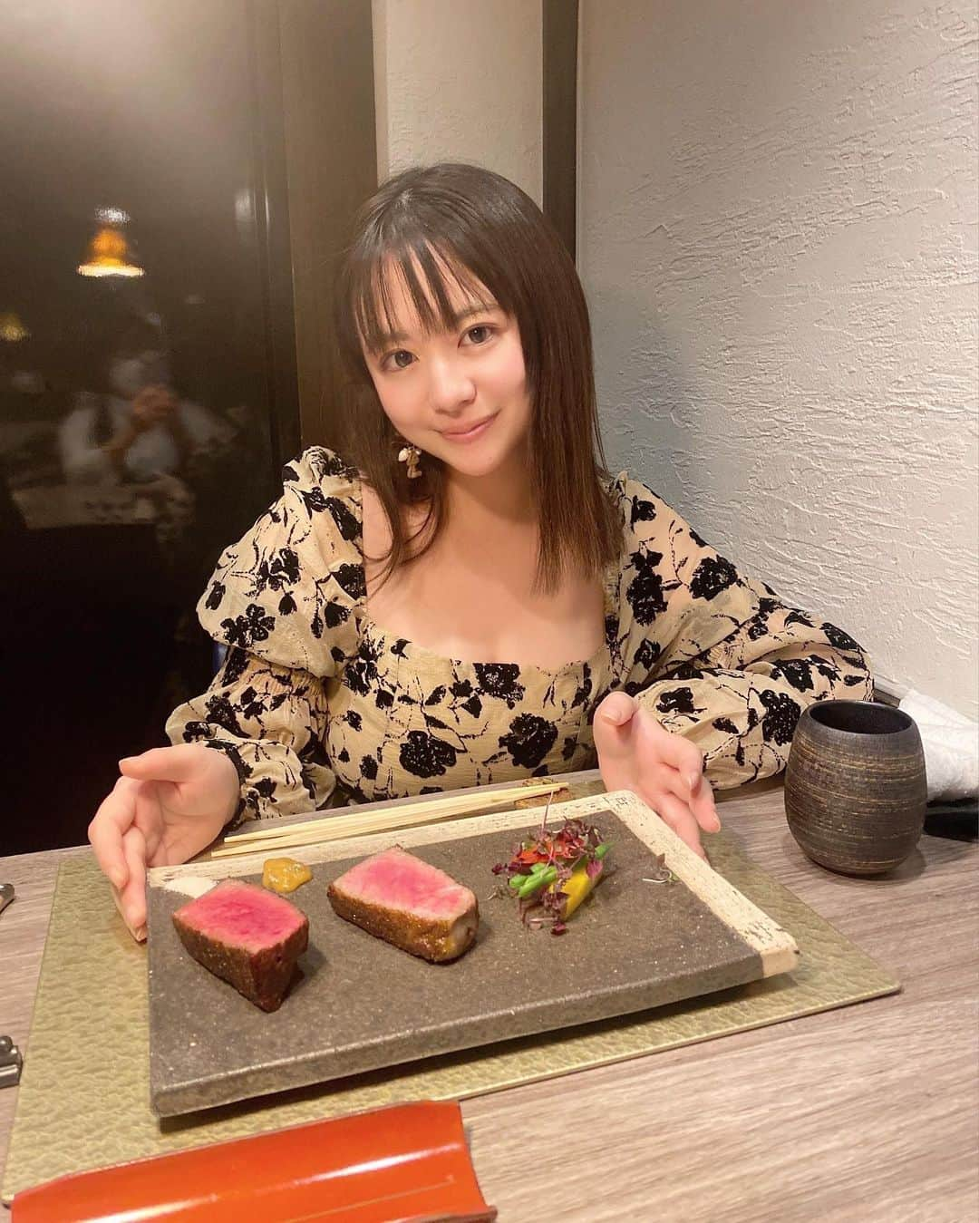 綾瀬りえさんのインスタグラム写真 - (綾瀬りえInstagram)「I went to @koberogamakobo , a secret hideaway with my friend✨  There is in Kobe and I’ve been interested in this restaurant,so this gave me little gratification💓  There are quiet and relax , I stuff my face with meat！！  神戸元町、まさに隠れ家なお店にお友達と(@koberogamakobo )に行きました✨  神戸にあってずっと気になってたので めちゃくちゃ満足💓  店内は静かでリラックスした感じで お肉を頬張ることができました！！  #神戸炉釜工房 #神戸 #元町 #元町グルメ #肉 #肉スタグラム #食べ物グラム #おいしい #kobe #motomachi #foodstagram #kansai #meat #meatlover #foodstagram #d#food #インスタ映え #カメラ女子 #関西女子 #肉大好き #冬メイク #冬コーデ」1月23日 7時12分 - ayase1013rie