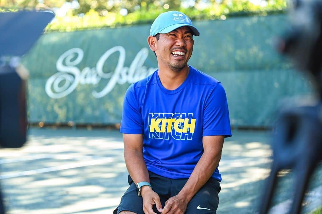 タッド・フジカワのインスタグラム：「What makes you smile?😁 For me, it's pickleball!  Just some shots from my interview/shoot with @pgatour a couple of months back sharing my pickleball journey. You can check out the piece using the link in my bio!  • • #professional #pickleball #golfer #golf #pickleballaddict #sport #athlete #asian #life #love #home #hawaii #portrait #travel #adventure #pride #visibility #inspiration #gay #gayasian #queer #instagay #gayguy #gayboy #inclusion #lgbtq #advocate #activist #instagram #influencer」