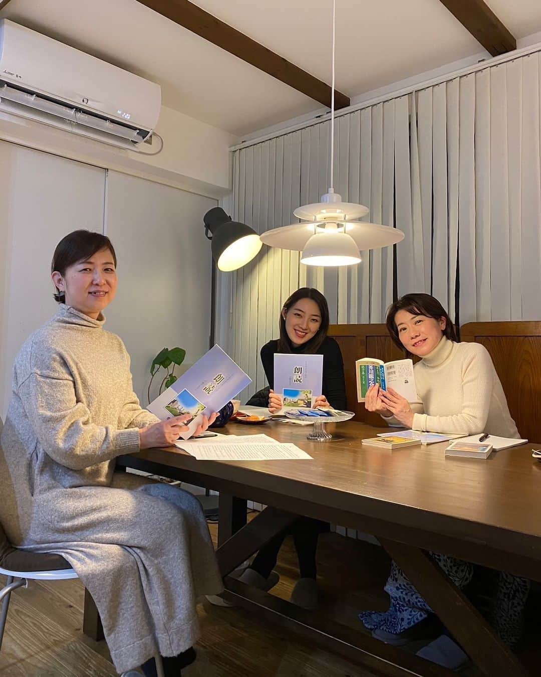 美川愛実のインスタグラム：「満席御礼✨先日お話ししていたラスガーデンでの朗読会は満席となりました。  お申し込みいただいたみなさま、ありがとうございました。 そして、今回お日にちが合わなかったみなさまも、またの機会にぜひお会いしましょう☺️  さて、29日開催ということはちょうど1週間後…！ドキドキそわそわしますが、楽しむ気持ちを忘れずに練習します。☺️  #朗読会  @lasgarden  @reika_hamamoto」