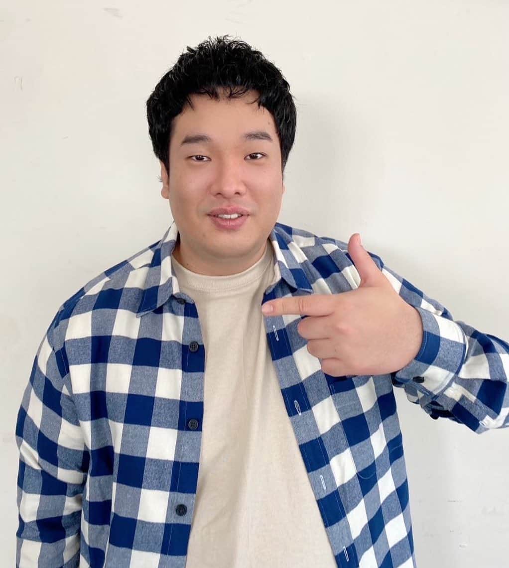 岡崎体育のインスタグラム：「手ぇコッペパンか！」