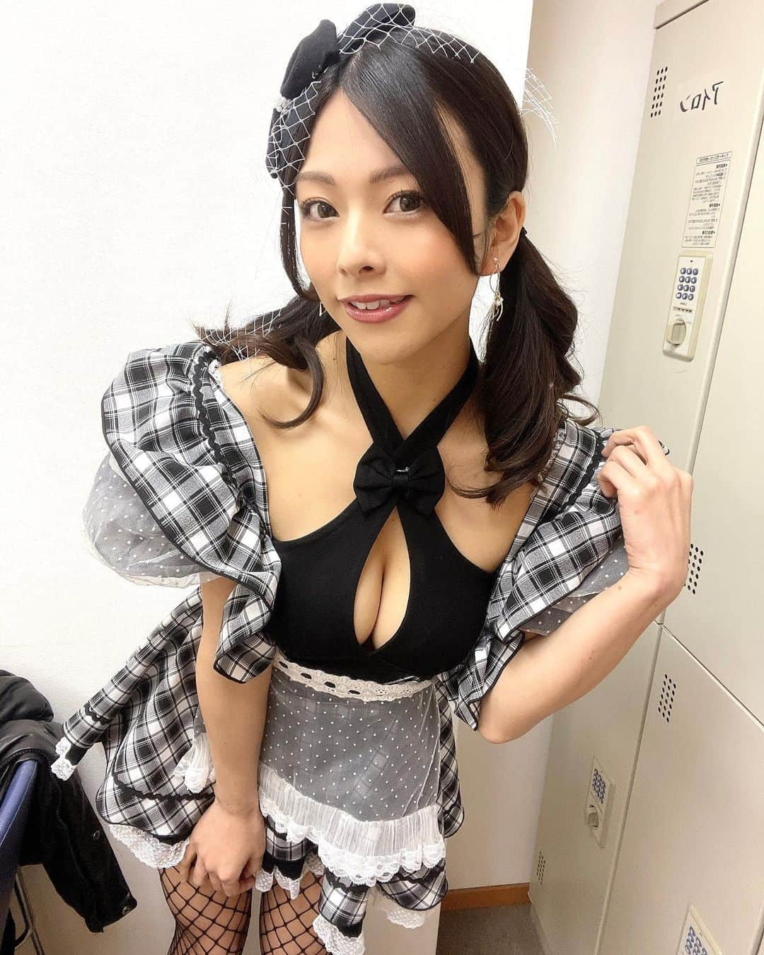 岬あずさのインスタグラム：「アイドルみたい🖤」