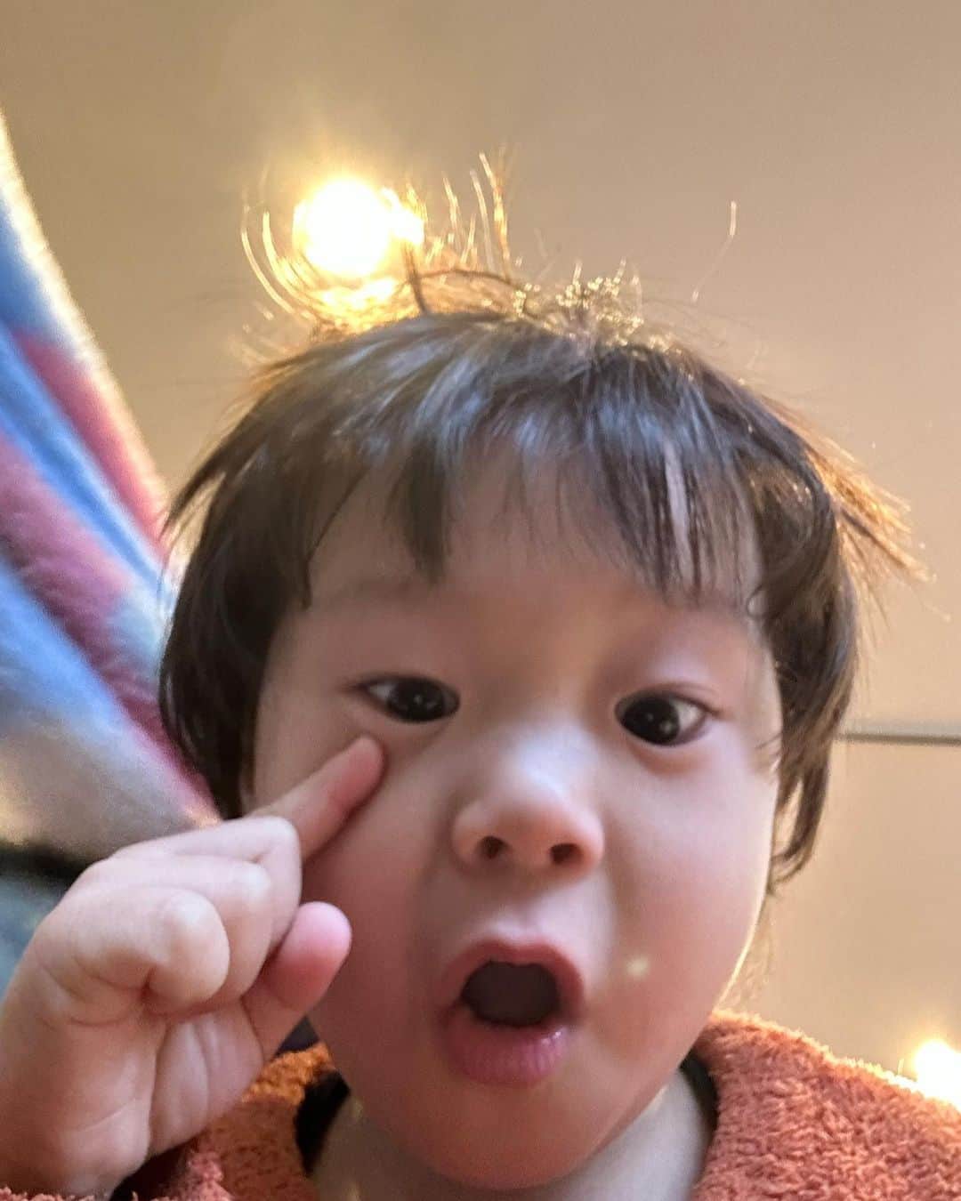江原千鶴（エハラチヅル）さんのインスタグラム写真 - (江原千鶴（エハラチヅル）Instagram)「最近よく自撮りをしているうたくん。 勝手に撮影してiPhoneのパスコード間違えまくって、よく使えなくなってる😭  #子供あるある#4歳#自撮り #うたくん成長記録」1月22日 23時00分 - eharachizuru