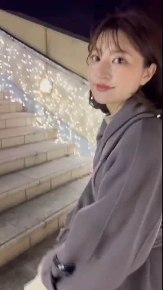 のインスタグラム：「サビで私2人出てきます✌🏻 南海難波駅で沢山見つけてくれてありがとう🤍  私も普段使う駅でこうして見てもらえる仕事ができたことがめちゃくちゃ嬉しい。  素敵な機会をありがとうございました♡  イルミネーションもこの動画も 難波に来る機会があれば是非！  #なんばパークス #なんば #南海難波 #南海難波駅  #なんばパークス #なんばパークスイルミネーション  #大阪 #大阪観光 #大阪モデル #関西モデル」