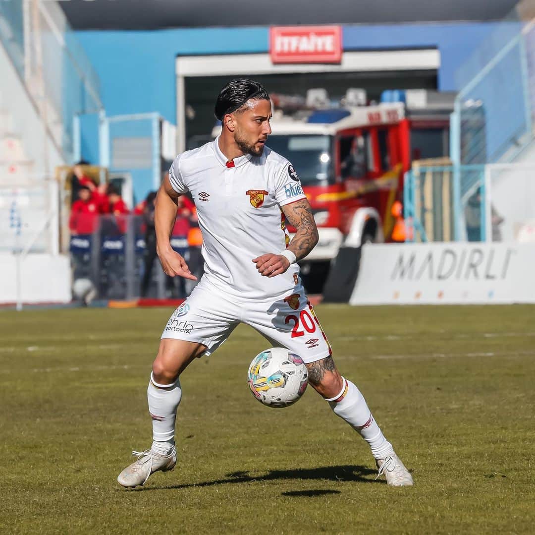 タルク・チャムダルのインスタグラム：「#gözgöz 💛❤️」