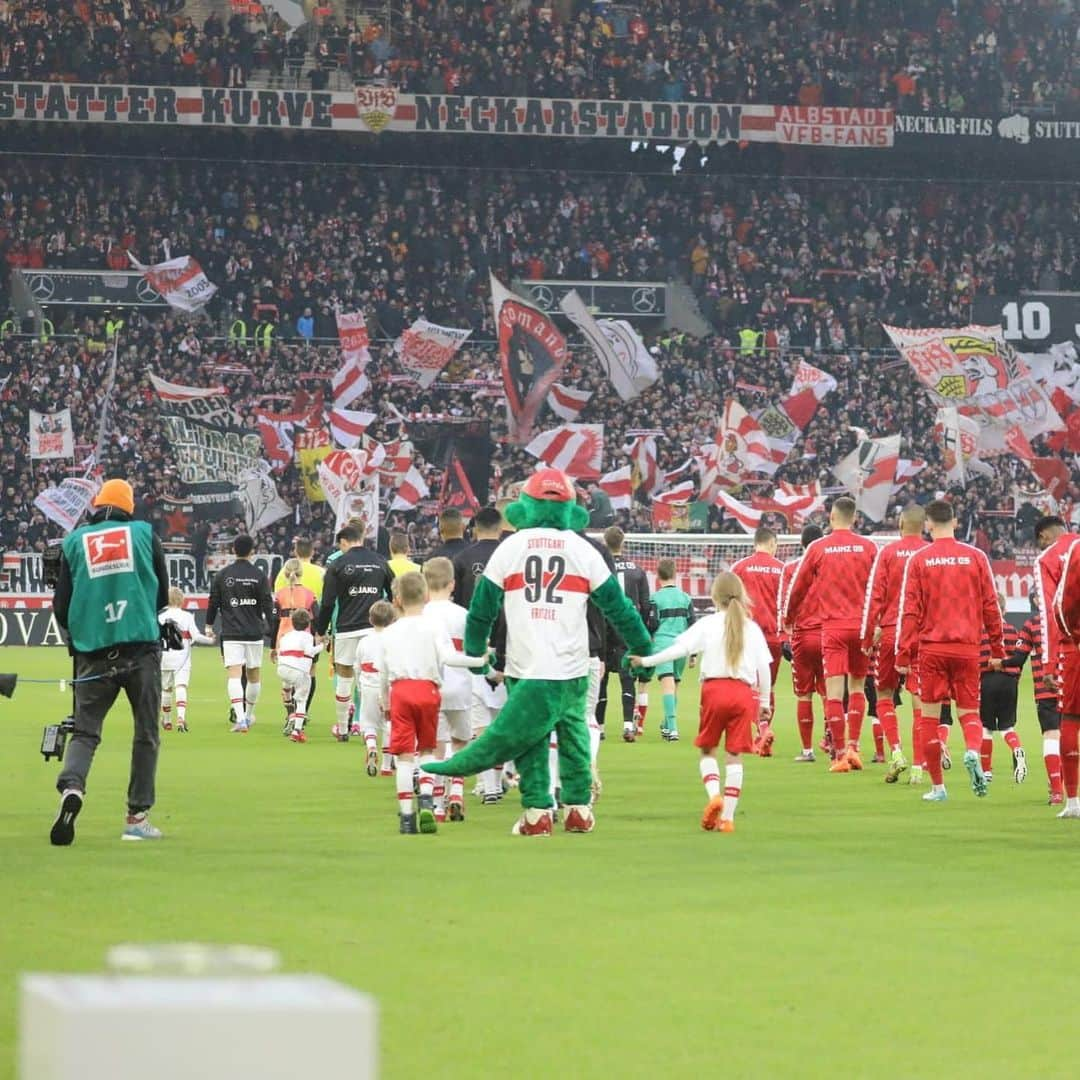 遠藤航さんのインスタグラム写真 - (遠藤航Instagram)「.. .We are back @bundesliga ‼️ . #vfb #stuttgart #bundesliga #germany  #mercedesbenzarena #🇩🇪 #🇯🇵 . #シュツットガルト #ブンデスリーガ  #遠藤航 #wataruendo」1月22日 23時17分 - endowataru