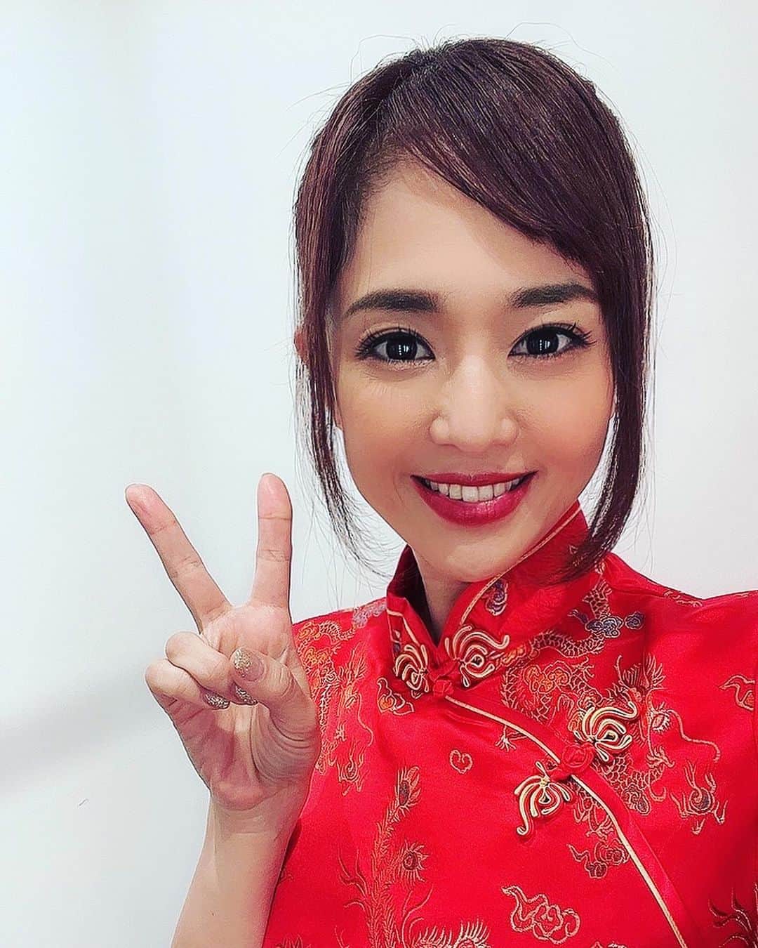 蒼井そらのインスタグラム：「㊗️新年快乐❤️ 万事如意，身体健康，恭喜发财😄 给我红包🧧😜 祝你心想事成‼️  Happy Chinese year!!」