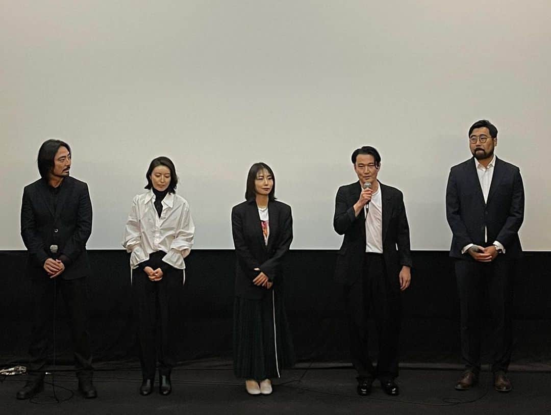 あべまみのインスタグラム：「昨日、映画『Afterglows』日本でのプレミア上映を迎えました。  駆け付けて下さった方々のお陰で満員の会場。 本当にありがとうございます。  2日目である本日も満席を頂いているとのこと、とても感激です‼︎  嬉しい感想も続々と届き、拝見しておりております。  未見の方、是非劇場へお越し下さい。 きっと忘れられない一本になると思います。  ↓↓↓↓↓↓↓↓↓↓↓↓↓↓↓↓↓↓↓↓↓  生、死、孤独、愛が乱反射する静寂な世界。 狂気と幻想が催眠的な感傷を与える傑作。  映画『AFTERGLOWS』 現在、渋谷ユーロスペースにて公開中 【監督】木村太一  【出演】朝香賢徹 MEGUMI 小家山晃    竹下景子 仁科貴 あべまみ    関口アナン 【脚本】浅野良輔 キムヤスヒロ 【プロデューサー】平松卓真 田川優太郎 【主題歌】”Afterglows” by D.A.N. 【予告編】https://youtu.be/f2CSxGSqiEg  詳細は公式ホームページをご覧下さい。 https://www.mygpictures.com  ↑↑↑↑↑↑↑↑↑↑↑↑↑↑↑↑↑↑↑↑↑」