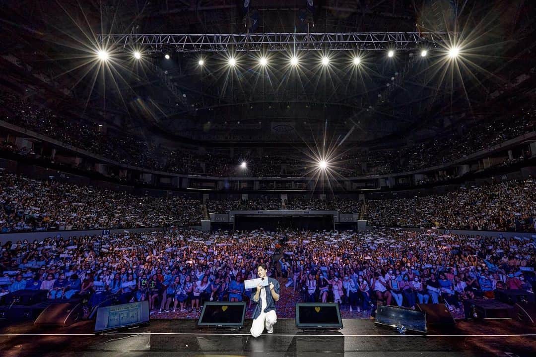 キム・ソンホのインスタグラム：「고맙습니다. 덕분에 행복합니다.  오늘도 평생 잘 간직할게요. #Manila 👍」