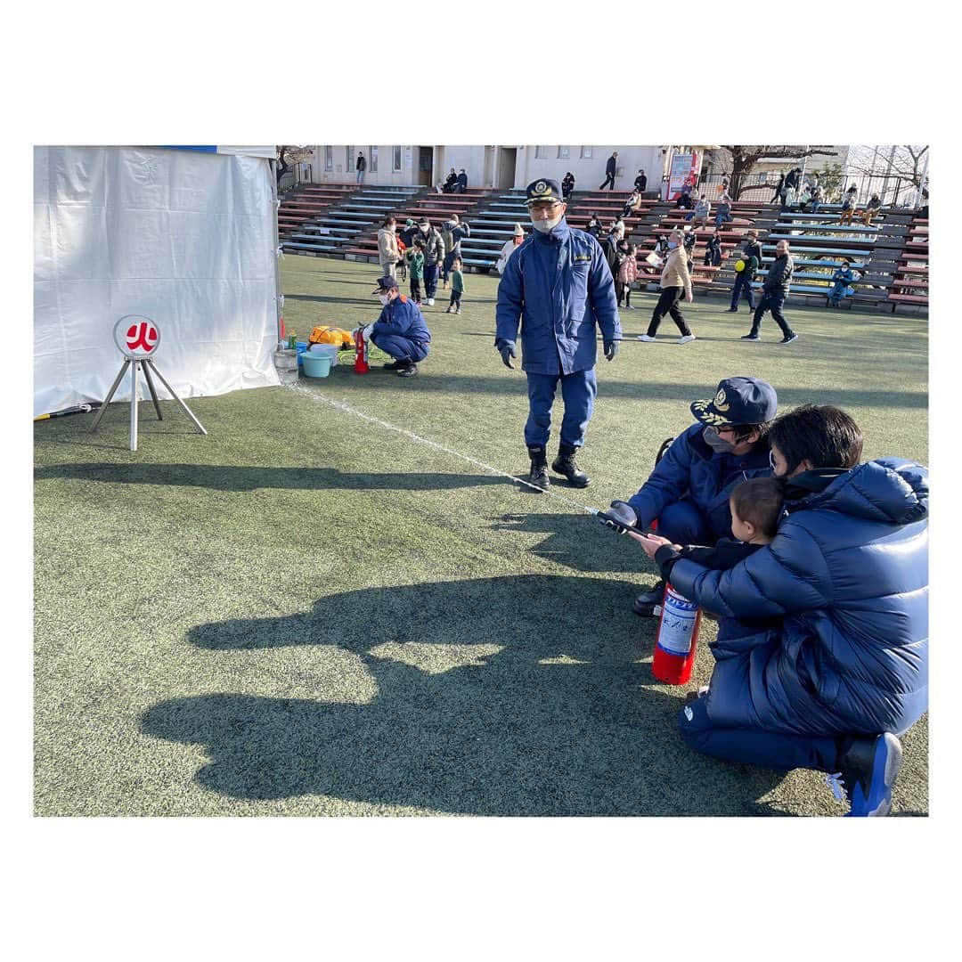 柳野玲子のインスタグラム：「⭐️しむあず祭り⭐️ 初開催となった #しむあず祭り に行ってきました🥰  #消化器 の使い方を学んだり、本物の #消防車 に乗ったり、#クランプスジャパン 西洋版 #ナマハゲ に #一歳 の息子大泣きしたり😂  #レーザーターゲットシューティング や、#バスケ などのスポーツ体験🏀  ちびっこゾーンではボール遊びや滑り台したり🛝  #いたばしプロレス さんの試合観戦したりと✨  楽しい一日を過ごすことができました🥰  次回開催も楽しみです💓  #板橋区」