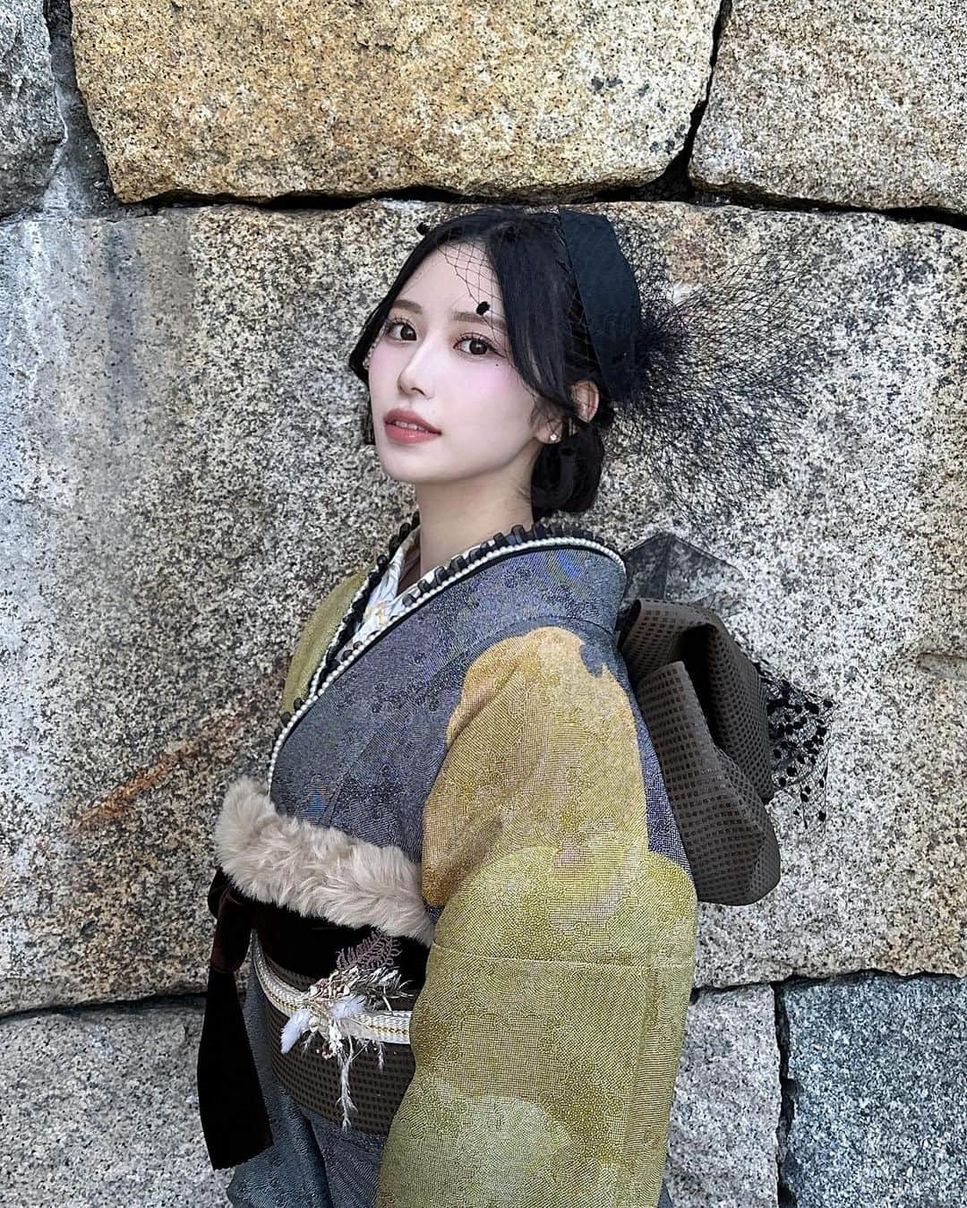 東原優希さんのインスタグラム写真 - (東原優希Instagram)「︎︎︎︎︎☺︎ ゆーきちゃん成人しました㊗️ ばたばたしててだいぶおそくなってしまった~ ⁡ 実家帰って高松の成人式いってきたっちゃけど 高松の中で、いや日本中で1番かわいいんじゃね？てくらい かわいい振袖コーデになったようふふ ((しばいてくれていいよ ⁡ ちなみに振袖も小物もいつの間にかままが全部決めてたお🤦🏻‍♀️ 所々ままが作ってくれた小物もあって 最高にかわいくてだいすきなコーデ~るんるんっ ⁡ 本当に素敵な1日になりました. ⁡ ここまで育ててくれたままとぱぱに感謝です🫶🏻 いつも愛情いっぱい育ててくれてありがとう~ ⁡ 素敵な女性になれるようにがんばります💖 ⁡ ⁡ #成人 #成人式 #振袖 #振袖コーデ #はたち #ハタチ #高松 #ありがとう」1月23日 0時09分 - ywkiywki108