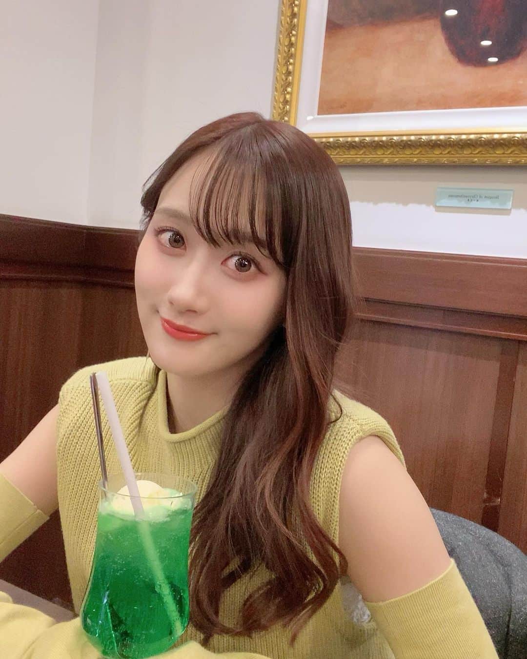 南早紀のインスタグラム：「クリームソーダがあると頼んでしまうくらい好き…☺️🍈💚」