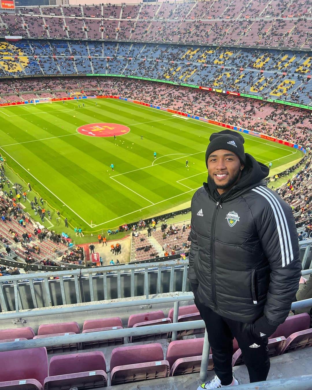 ラファエル・ダ・シルバのインスタグラム：「Parece um quadro! 😬  Barcelona x Getafe! #campnou」