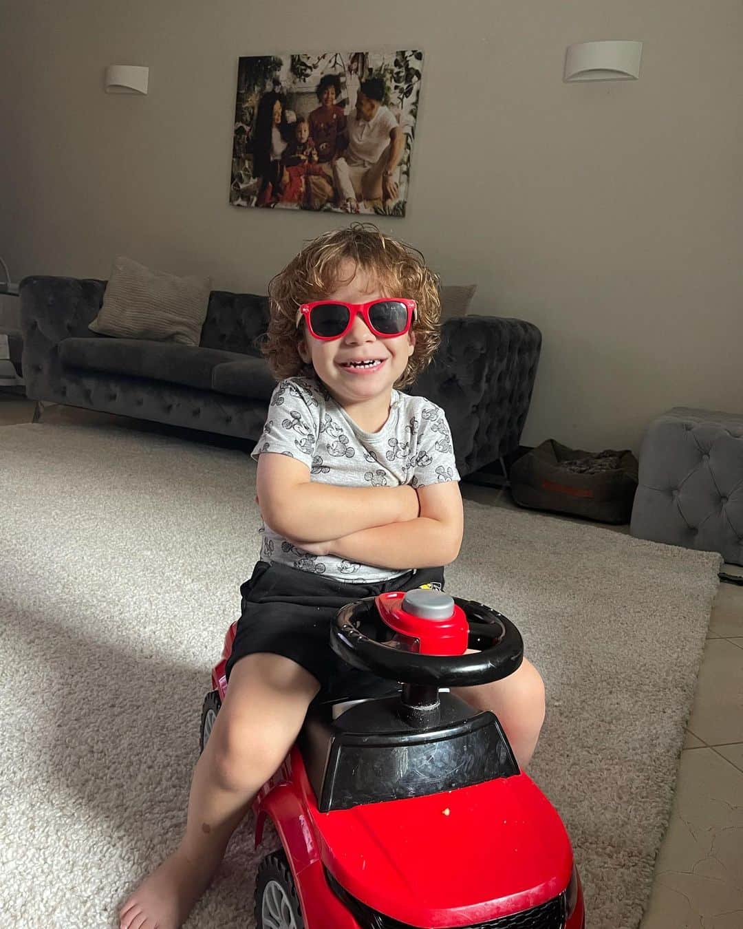 アラン・マルケス・ロウレイロのインスタグラム：「Feliz aniversário meu filho , papai deseja o melhor de Deus na sua vida e que você continue sendo sempre essa criança que enche nossa casa de amor e alegria !!Te amo demais e estarei sempre ao seu lado para tudo !! #hbmatteo🎂 🎉🎊🥳🎁」