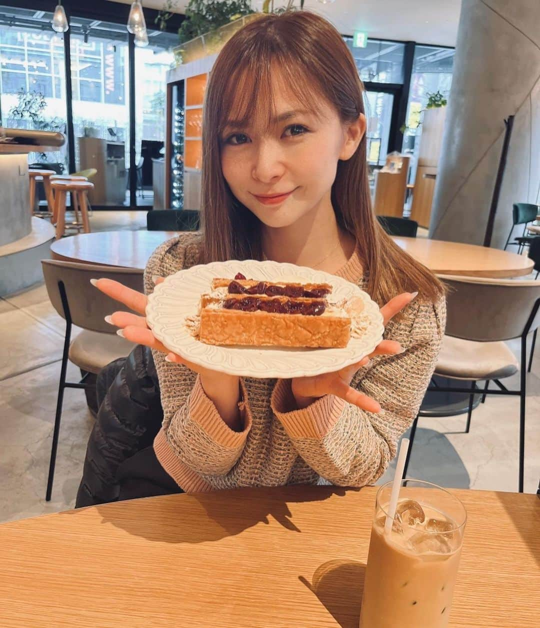 工藤舞さんのインスタグラム写真 - (工藤舞Instagram)「今日はお友達とランチ食べた後にカフェ行って、ずっと食べたかったナポレオンパイ食べてきました*°🍰*°  久しぶりにスイーツ食べて衝撃受けました🥺  今度はお腹を空かせて行きたいと思います🫶  #宮下パークグルメ #NEWLIGHT#ナポレオンパイ#渋谷#女子会#カフェ#駅近#スイーツ#オシャレカフェ」1月23日 15時19分 - imaimemine718