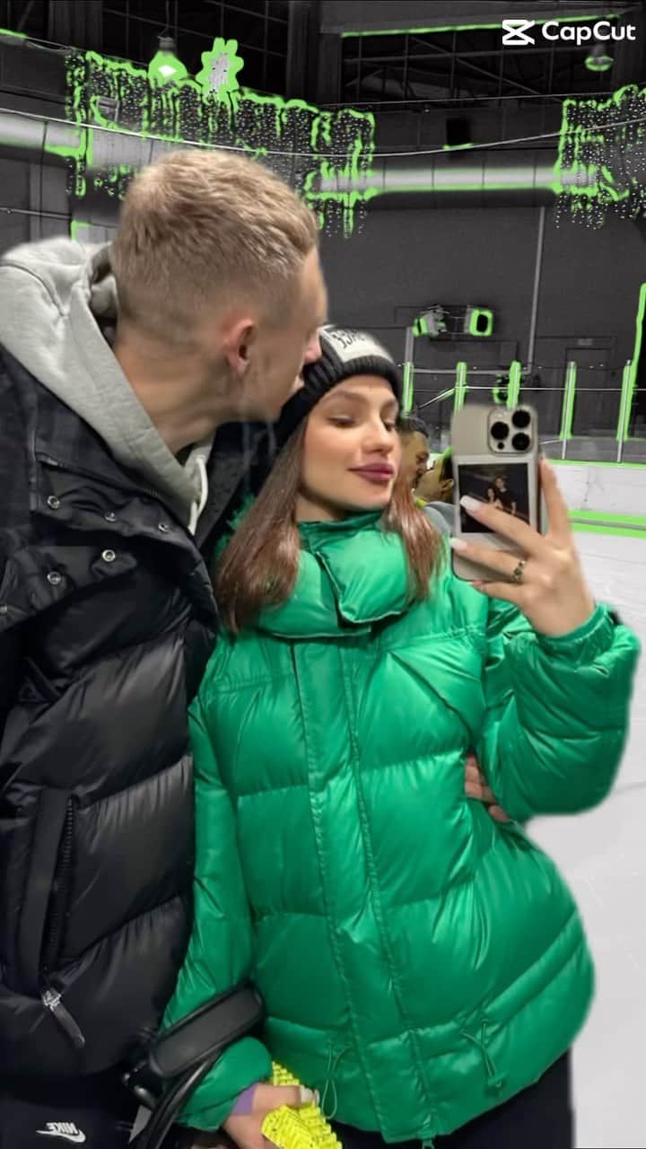 ソフィア・サモドゥロワのインスタグラム：「💚」