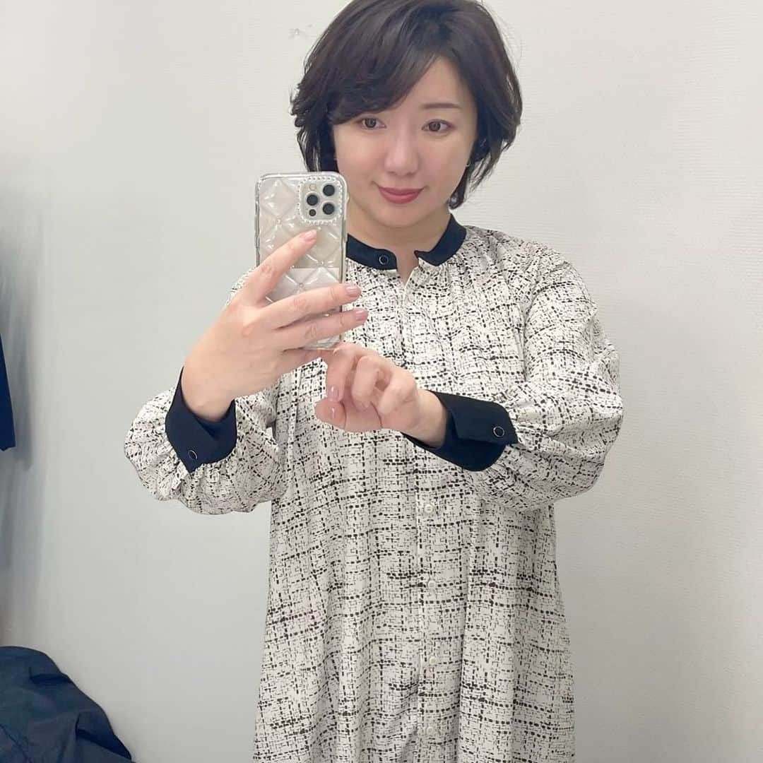 角田華子のインスタグラム：「#福岡ニュースファイルcube  #衣装 #グレディブリリアント #ワンピース  でした。  今週は #寒波  #大寒波到来 #早めの備えを」