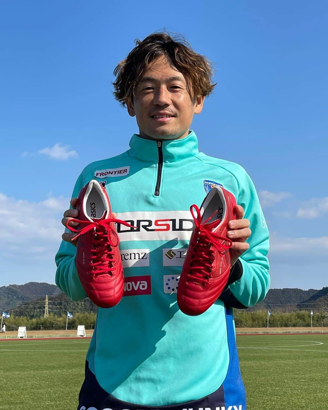 和田拓也さんのインスタグラム写真 - (和田拓也Instagram)「今年もasics さんのDS LIGHT X-FLY 4を履いて闘わせいただきます！  #ASICSFootball  #アシックス  #ASICS  #DSLIGHT #SoundMindSoundBody #横浜fc #和田拓也」1月23日 16時14分 - takuyawada33