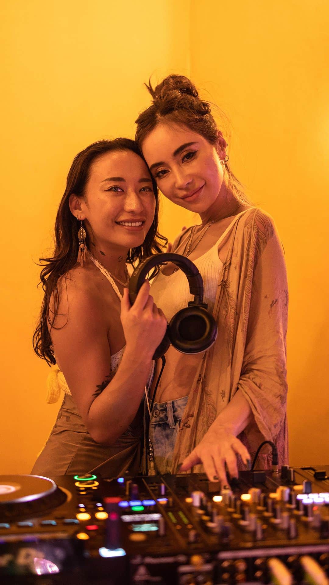 立花亜野芽のインスタグラム：「New moon party in 🌚🤍 @tomizen.ramenbar_tulum   📸　@j.leelegacy   #newmoon #tomizen #tomizenramenbar  #新月　#tulum #mexico」