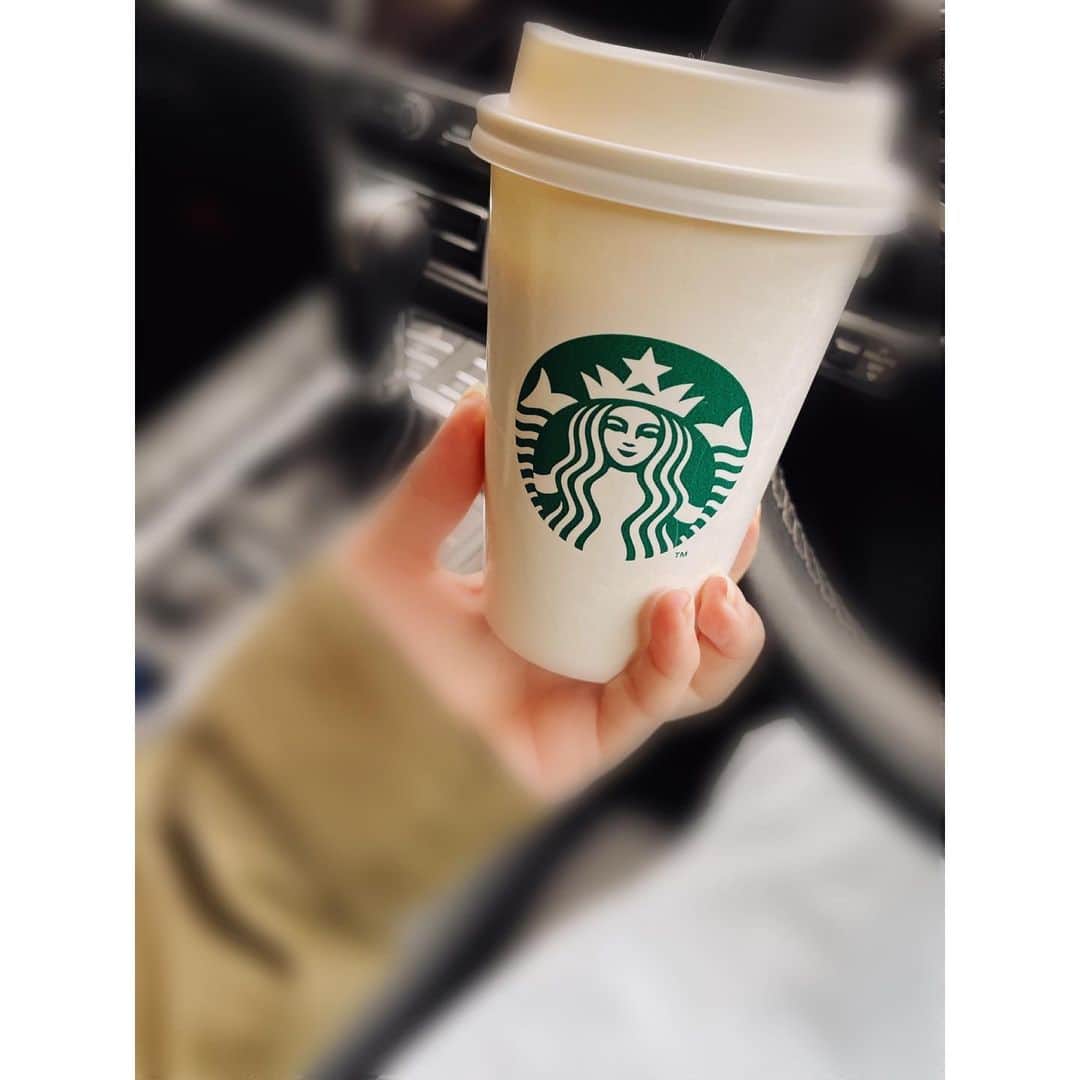 奥菜恵さんのインスタグラム写真 - (奥菜恵Instagram)「おはようございます🌞 今週も始まりました、月曜日。 冷えます。ヒートテック2枚重ねです。あったかいカフェラテが嬉しい時間。行ってらっしゃい。行ってきます。  #良い一日を  #カフェラテ  #朝  #おはよう」1月23日 9時01分 - megumi_okina