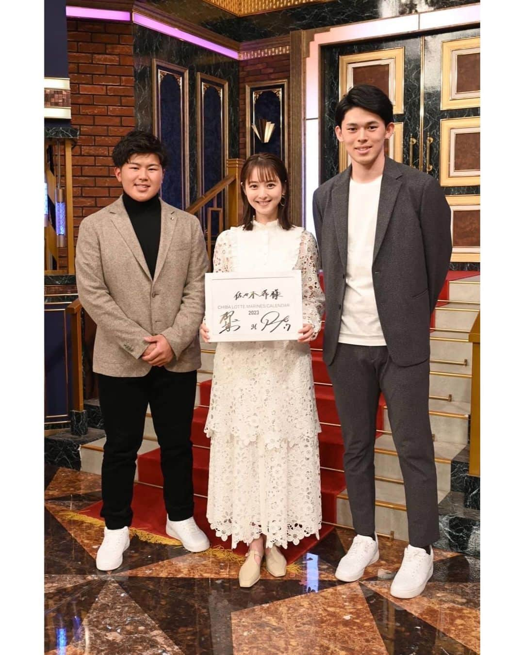 佐々木希さんのインスタグラム写真 - (佐々木希Instagram)「贅沢なサイン❣️ ありがとうございます😌⚾️✨ 日本テレビ「しゃべくり007」 1月23日（月）21:00〜O.A.  #佐々木朗希 さん #松川虎生 さん #千葉ロッテマリーンズ #しゃべくり007」1月23日 10時00分 - nozomisasaki_official