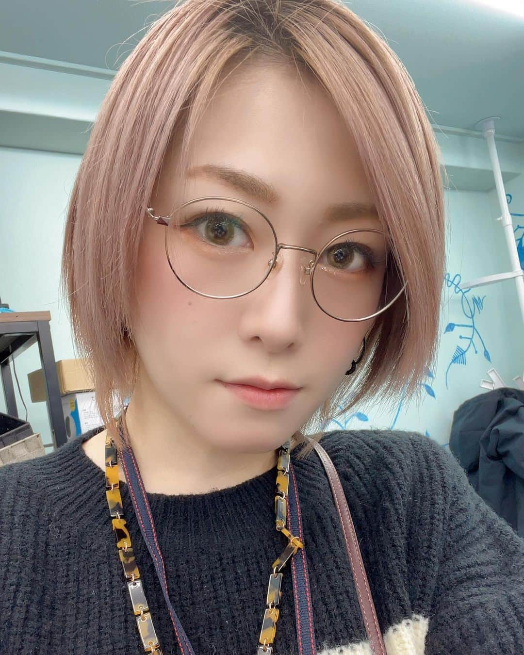 西城凛さんのインスタグラム写真 - (西城凛Instagram)「最近メガネもたまに出没してる🤟 . . . #西城凛 #日本プロ麻雀連盟 い#麻雀 #女流雀士 #麻雀プロ #プロ雀士 #メガネ女子 #眼鏡 #どっちが好き #mahjong」1月23日 11時35分 - rinsaijo