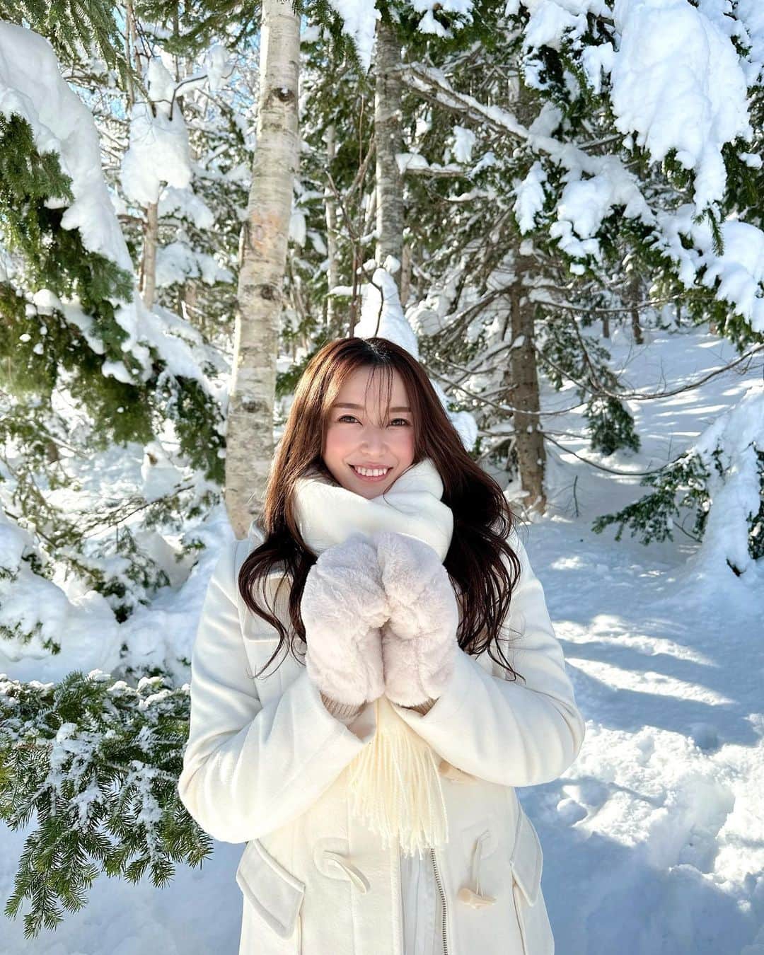 神田藍香のインスタグラム：「𝐻𝑜𝑘𝑘𝑎𝑖𝑑𝑜⛄️ ⁡ 初めてのニセコ  天気も良くて最高でした☀️ ⁡ ⁡ ⁡ ⁡ ⁡ .」