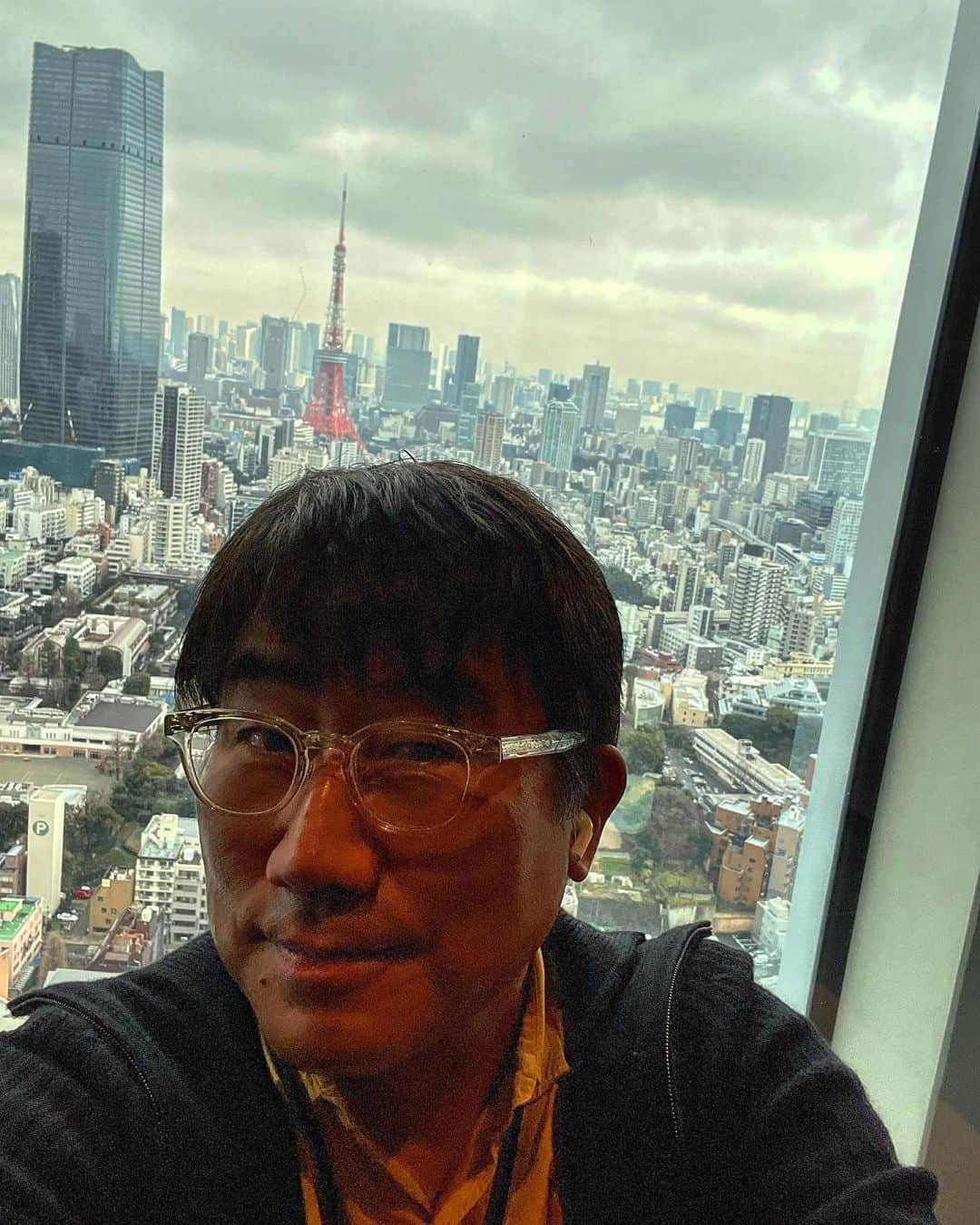 亀田誠治のインスタグラム：「東京・冬空・タワー・🏙️🐢🗼 あったかくしてがんばろ！」
